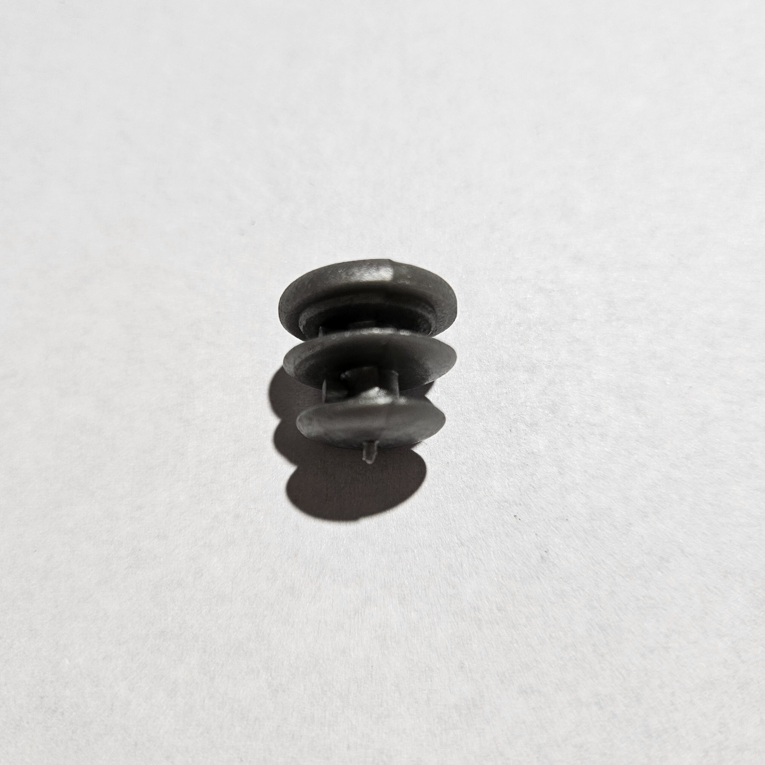 16mm int aletado gris1