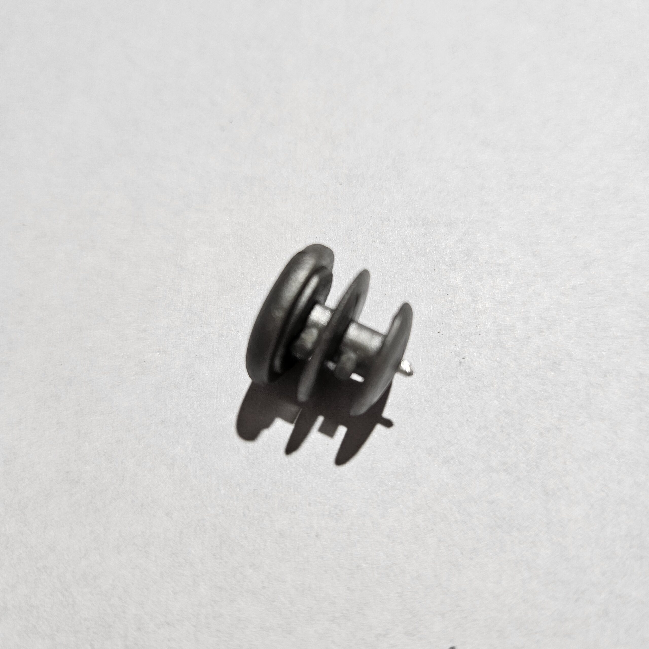 16mm int aletado gris2