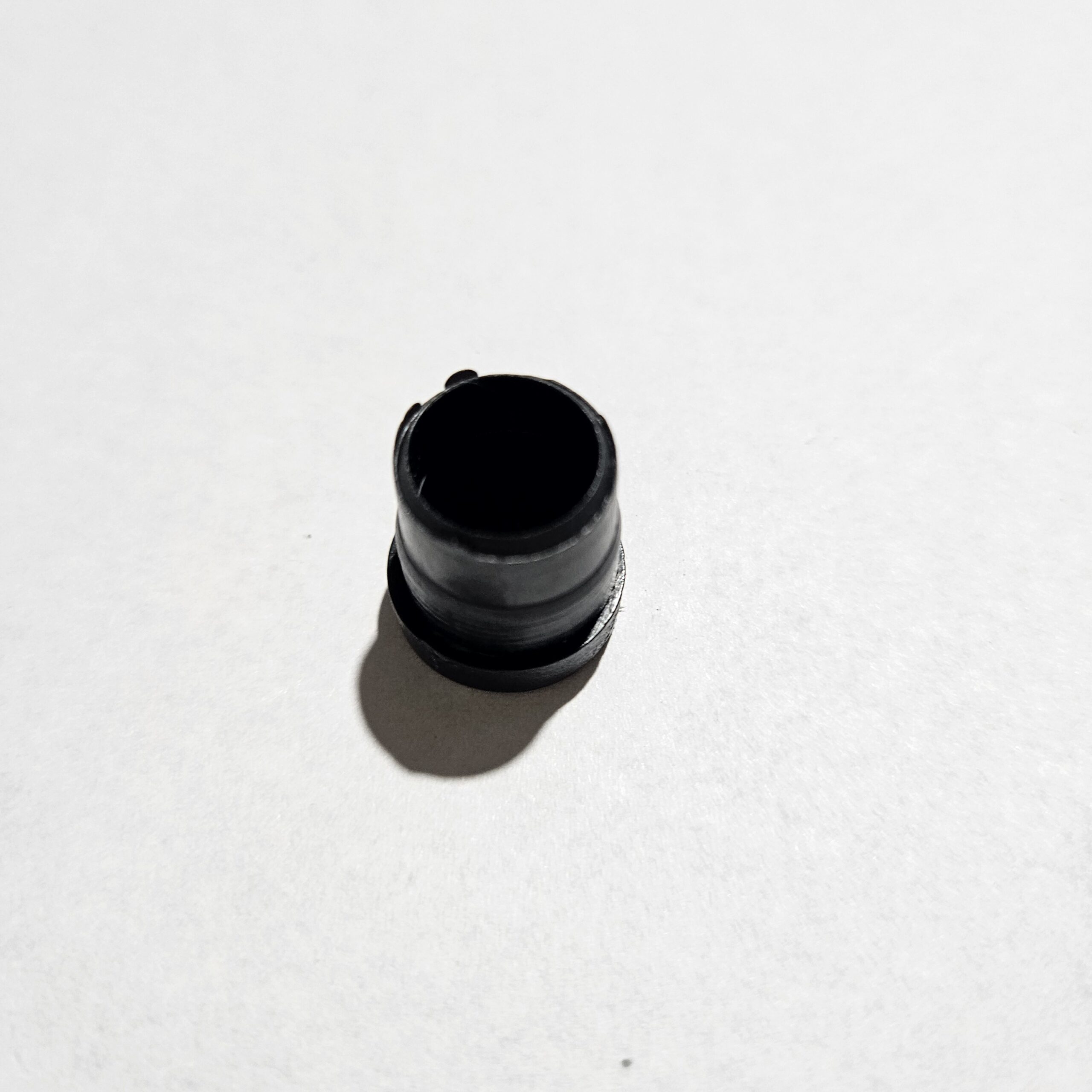 16mm int negro3